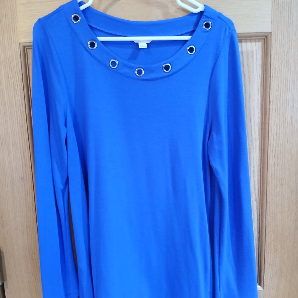 Blue grommet neckline shirt